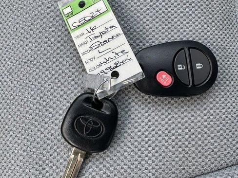 Used 2016 Toyota Sienna L image 36