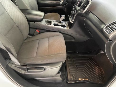 Used 2019 Jeep Grand Cherokee Laredo image 29