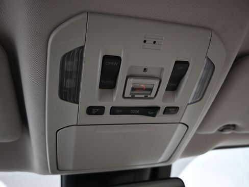 Used 2020 Toyota Highlander Limited image 42