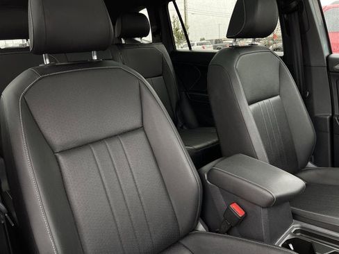 Used 2023 Volkswagen Tiguan SE R-Line image 20