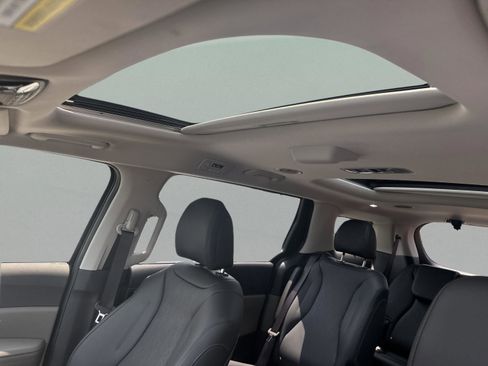 New 2025 Kia Carnival SX FWD image 28