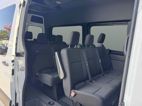 Used 2024 Mercedes-Benz Sprinter 2500 image 14