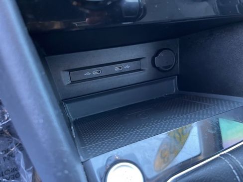 Used 2023 Volkswagen Taos SE image 27