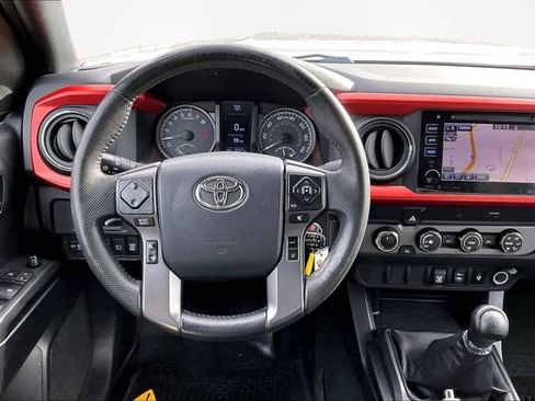Used 2019 Toyota Tacoma TRD Sport image 8