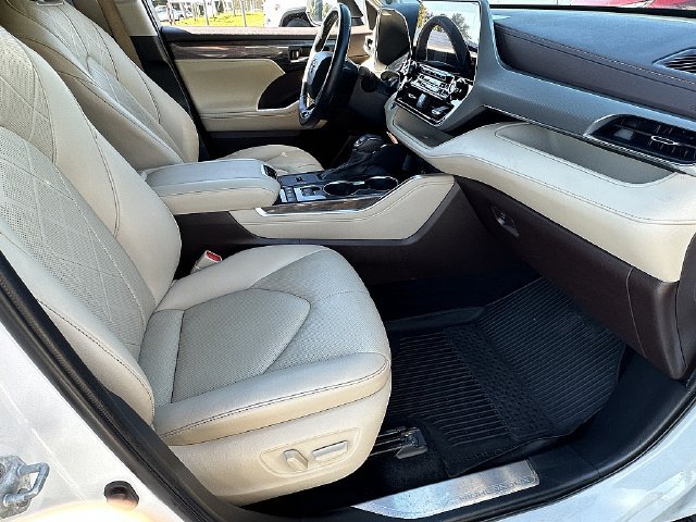 Used 2021 Toyota Highlander Platinum FWD image 10