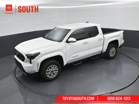 Used 2024 Toyota Tacoma SR5 AWD/4WD image 46