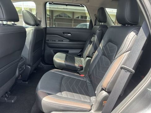 Used 2022 Nissan Pathfinder Platinum w/ Cargo Package AWD/4WD image 22