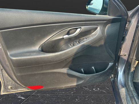 Used 2018 Hyundai Elantra GT FWD image 14