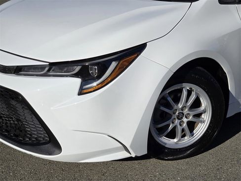 Used 2022 Toyota Corolla LE image 9