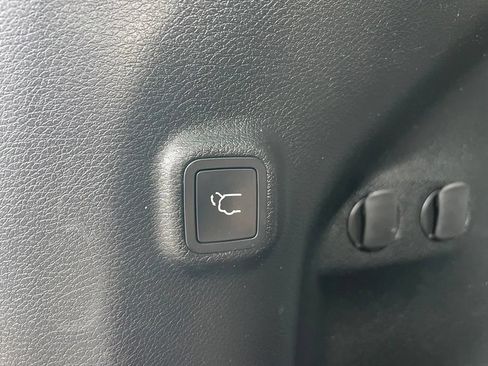 Used 2019 Jeep Cherokee Limited AWD/4WD image 13