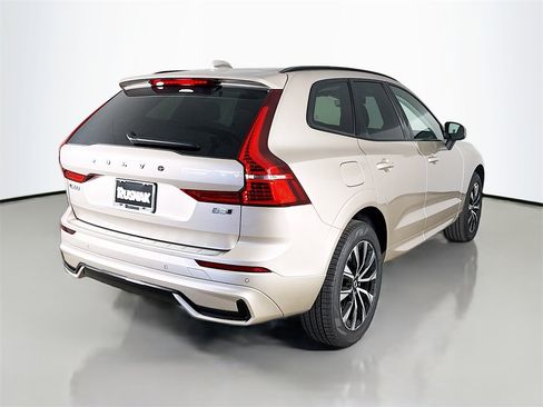 Used 2025 Volvo XC60 B5 Core w/ Protection Package Premier image 7