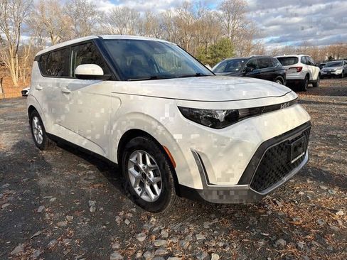 Used 2023 Kia Soul LX w/ LX Technology Package image 2