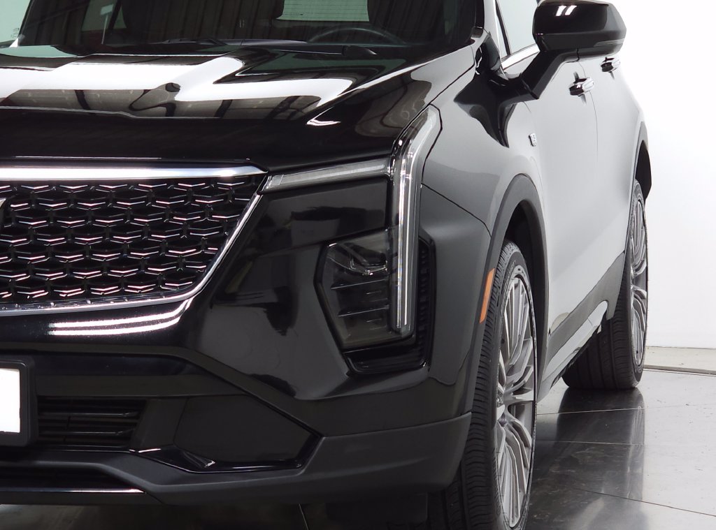 Used 2024 Cadillac XT4 Premium Luxury AWD/4WD image 11
