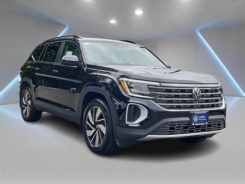 Certified 2024 Volkswagen Atlas SE w/ Panoramic Sunroof Package AWD/4WD image 3