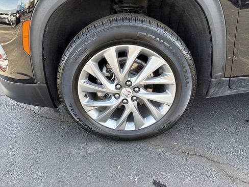 Used 2025 Buick Enclave Preferred FWD image 9