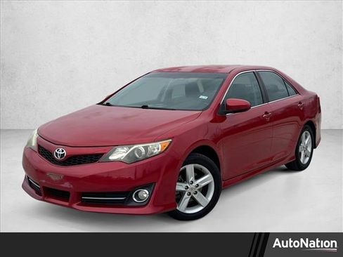 Used 2013 Toyota Camry SE image 1
