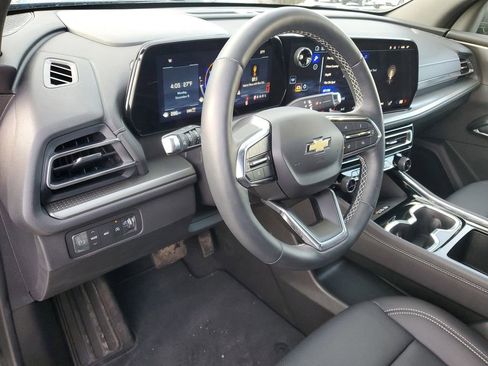 Used 2025 Chevrolet Traverse LT w/ Driver Confidence Package image 9