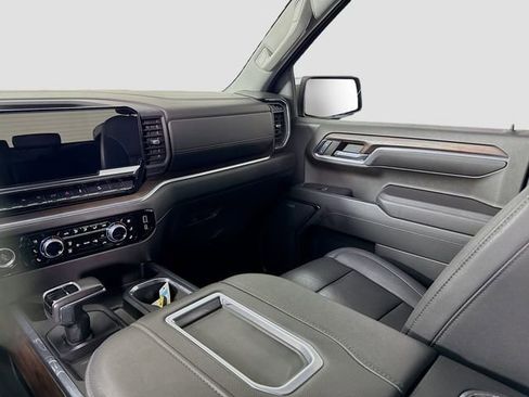 Used 2022 GMC Sierra 1500 SLT w/ SLT Convenience Package image 24