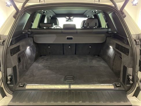 Used 2025 BMW X5 xDrive50e image 11