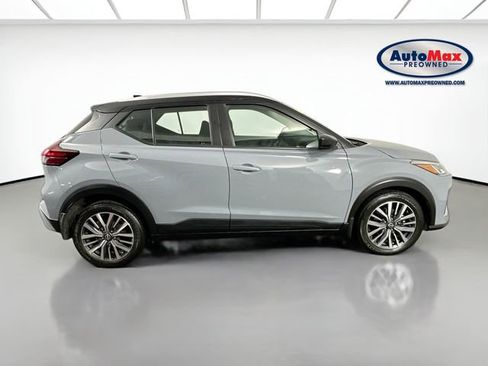 Used 2022 Nissan Kicks SV FWD image 9