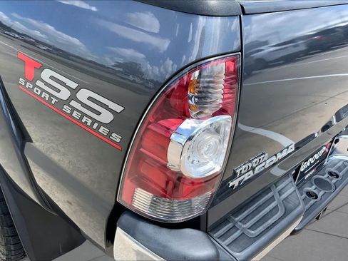 Used 2014 Toyota Tacoma PreRunner w/ SR5 Package RWD image 27
