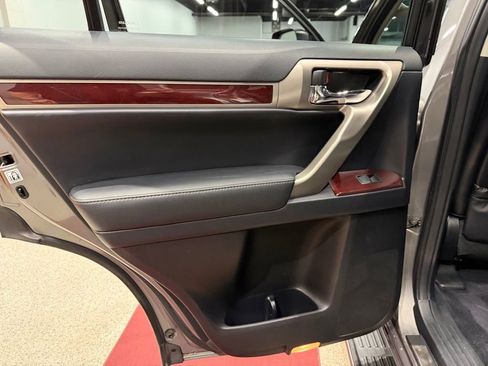 Used 2014 Lexus GX 460 w/ Premium Package AWD/4WD image 23