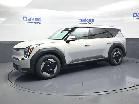 New 2026 Kia EV9 Wind AWD/4WD image 4