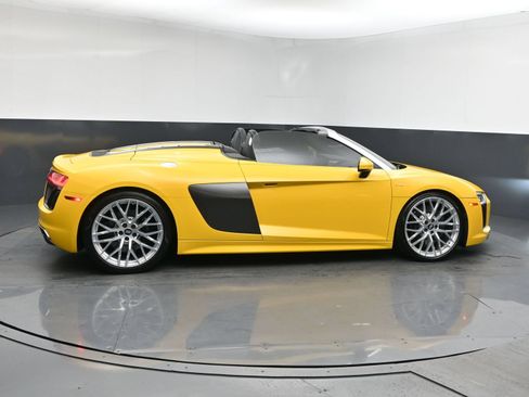 Used 2017 Audi R8 V10 w/ Carbon Exterior Package AWD/4WD image 3