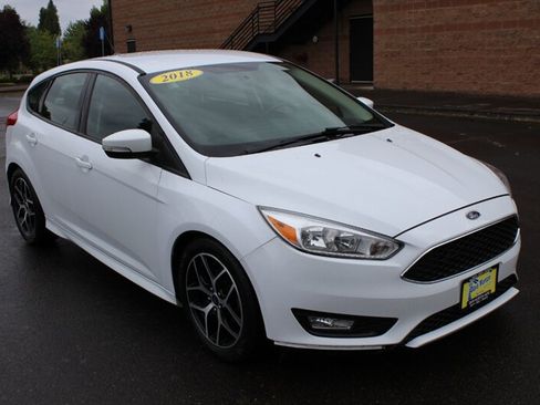 Used 2018 Ford Focus SE w/ SE Sport Package FWD image 1