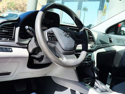 Used 2017 Hyundai Elantra SE image 39