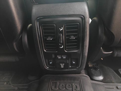 Used 2014 Jeep Grand Cherokee Limited w/ Luxury Group II image 19