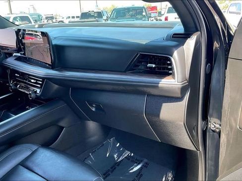Used 2025 Chevrolet Tahoe LT AWD/4WD image 16