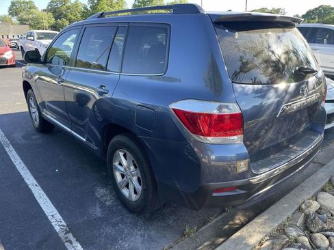 Used 2012 Toyota Highlander SE w/ Tow Pkg image 10