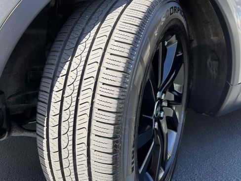 Used 2018 Land Rover Discovery HSE AWD/4WD image 76