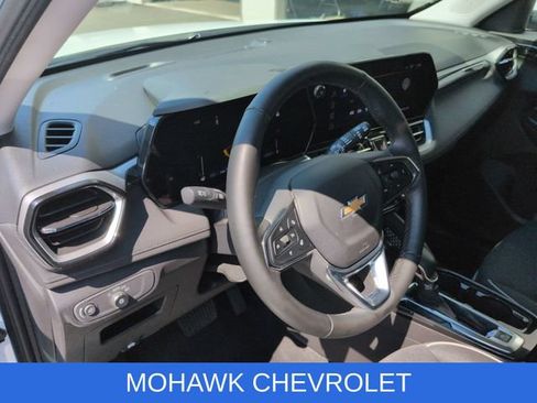 Used 2025 Chevrolet TrailBlazer LT w/ Convenience Package AWD/4WD image 11