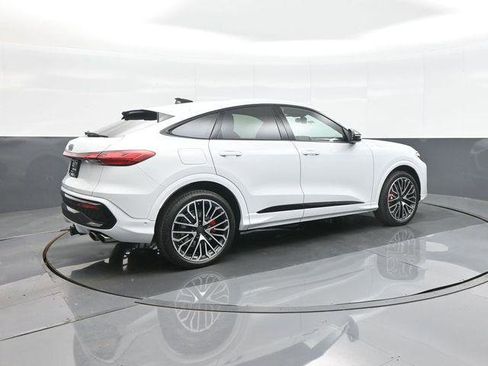 New 2026 Audi SQ5 Prestige image 7