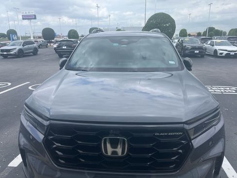 Used 2025 Honda Pilot Black Edition image 2