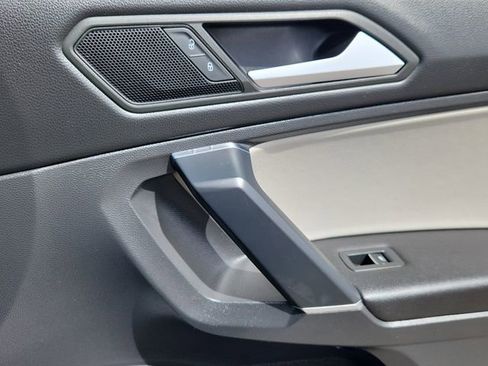 Used 2020 Volkswagen Tiguan SE w/ 3rd Row Seat Package image 15