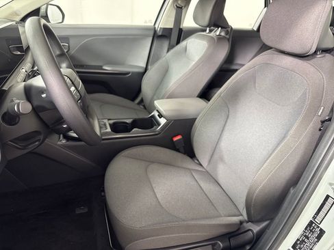 Used 2025 Kia K4 LXS image 12