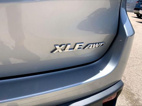 Used 2018 Toyota Highlander XLE AWD/4WD image 10