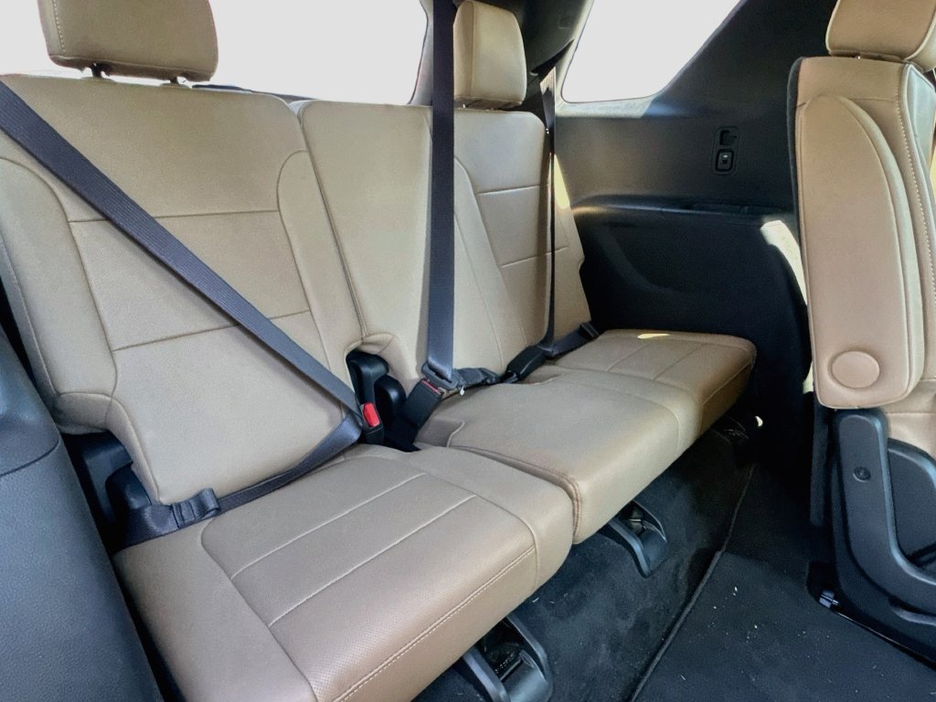 Used 2023 Chevrolet Traverse Premier FWD image 29
