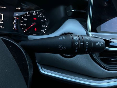 Used 2025 Jeep Compass Limited image 39