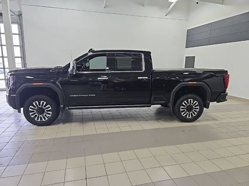 Used 2024 GMC Sierra 3500 Denali Ultimate AWD/4WD image 2