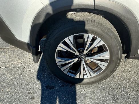 Used 2021 Nissan Rogue SV w/ Premium Package image 9