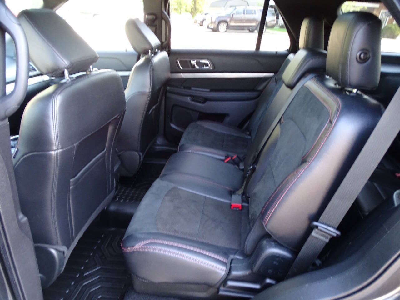 Used 2019 Ford Explorer AWD XLT w/ XLT Sport Appearance Package image 38