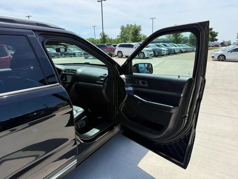 Used 2018 Ford Explorer XLT w/ Equipment Group 202A AWD/4WD image 25