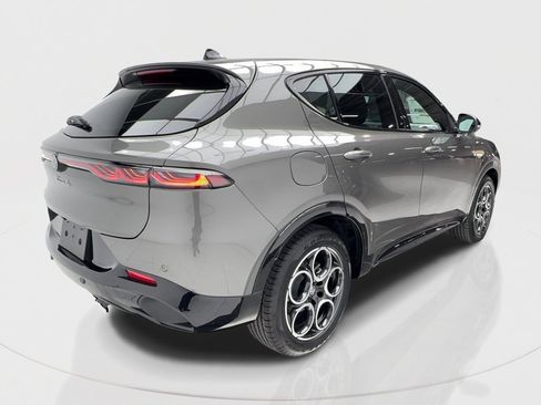 New 2025 Alfa Romeo Tonale w/ Premium Package image 8