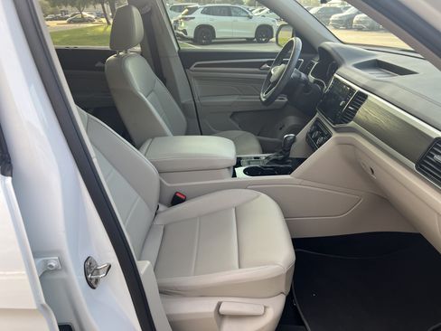 Used 2023 Volkswagen Atlas SE w/ Panoramic Sunroof Package FWD image 25