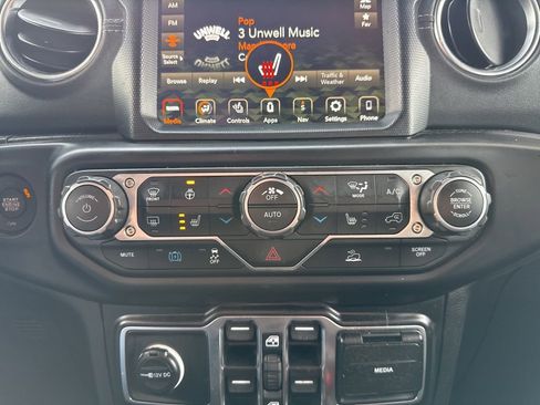 Used 2023 Jeep Wrangler Unlimited Sahara w/ Cold Weather Group image 17