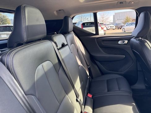 Certified 2025 Volvo XC40 B5 Core image 11